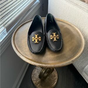 Tory Burch Women's Loafers in Navy with Gold Emblem